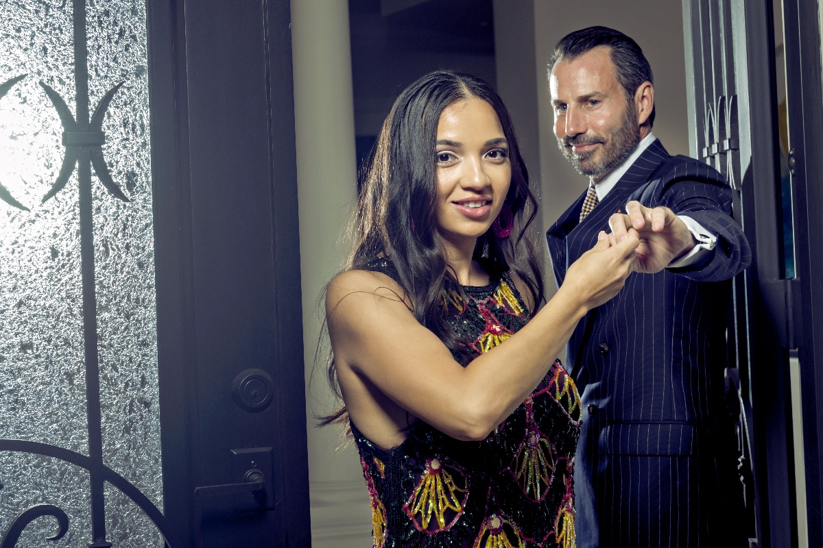 Glamorous couple posing for Great Gatsby photoshoot in Westlake, TX